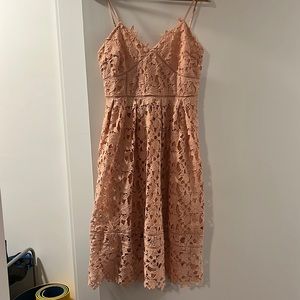 Beautiful flower detailed rose midi dress.